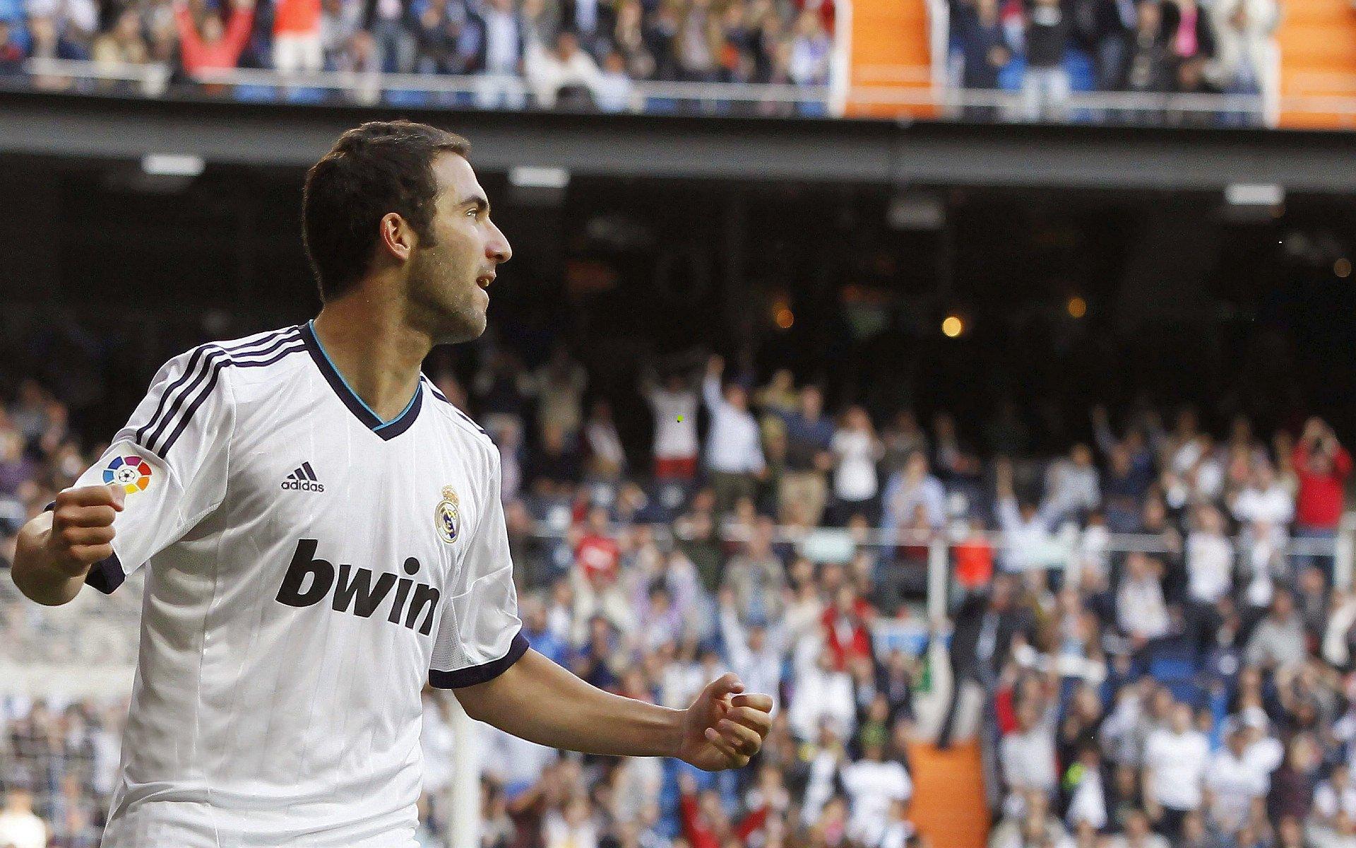 拉波尔塔出席巴萨传奇圣诞聚会 诺坎普的传承在烛光中延续